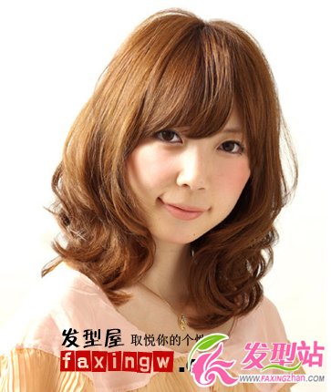 胖臉女生適合的中長發(fā)發(fā)型