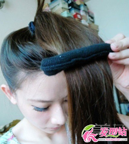 直發(fā)花苞頭扎法圖解