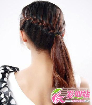 簡(jiǎn)單花苞頭發(fā)型扎法圖解