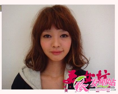 1分鐘快速搞定 “扭扭盤發(fā)”DIY