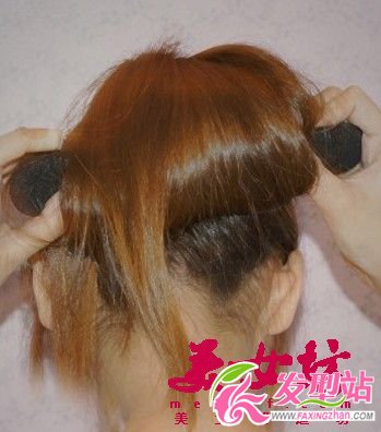 花苞頭+蜈蚣辮DIY 特別情人節(jié)發(fā)型