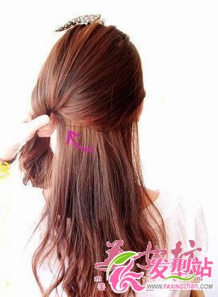 甜美側(cè)編發(fā) “2.14”約會(huì)必備發(fā)型