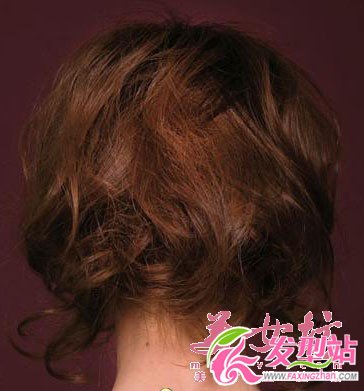 長(zhǎng)卷發(fā)變短卷發(fā) 快速DIY聚會(huì)短卷發(fā)
