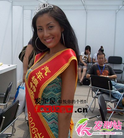 高新新發(fā)型圖片 混血歌手馨鑫頭發(fā)造型