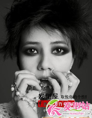 高圓圓登封面發(fā)型圖片 煙熏妝演繹熟女風(fēng)范