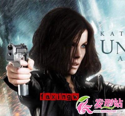 《黑夜傳說4》海報凱特·貝金賽爾齊肩發(fā)冷艷無敵