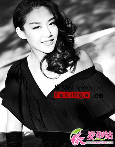 梁藝馨華麗寫(xiě)真 魅惑長(zhǎng)卷發(fā)上演熟女性感