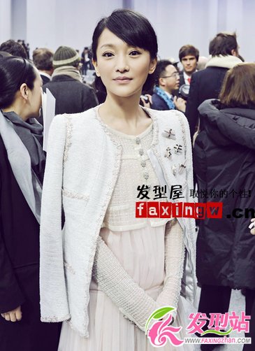 周迅亮相巴黎秀場(chǎng) 小女人氣質(zhì)短發(fā)束發(fā)圖片欣賞