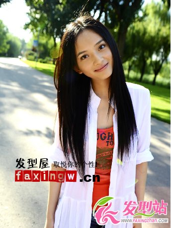 李依玲超清純玉女形象黑色長直發(fā)圖片