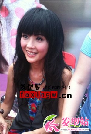 可愛女生銳變小女人 阿Sa小女人味發(fā)型圖片