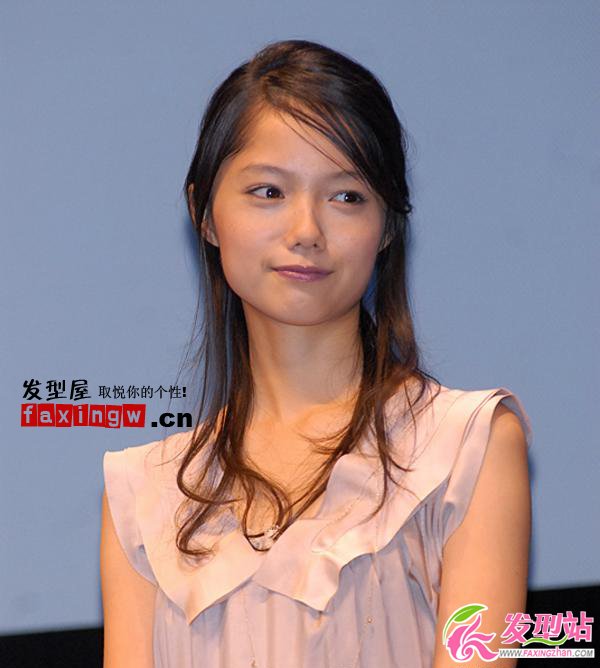 宮崎葵恬靜的長(zhǎng)發(fā)PK可愛(ài)的短發(fā)