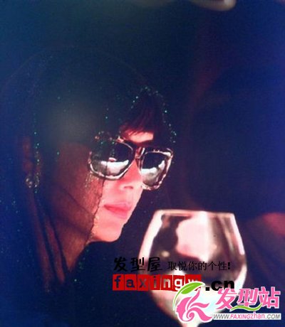 《女人幫》蔣雯麗百搭紅色短發(fā)時尚帥氣逼人