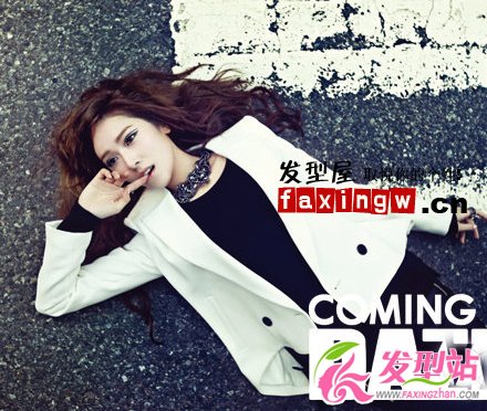 少女時代成員Jessica紐約寫真 成熟知性長卷發(fā)圖片
