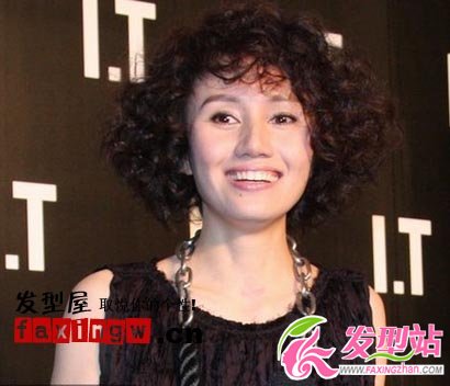 辣媽袁泉產(chǎn)后亮相 爆炸頭圖片