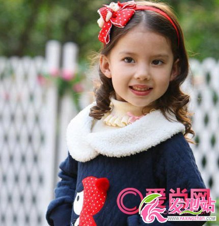 小女孩發(fā)型綁扎方法簡(jiǎn)介 為你送上最時(shí)尚的兒童發(fā)型