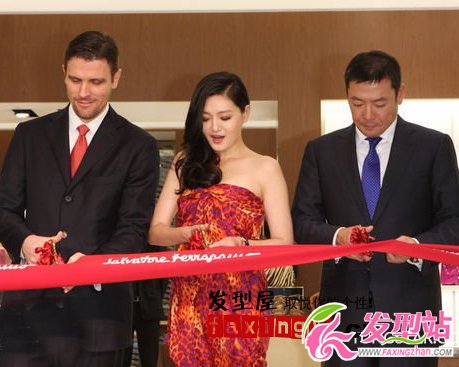 大S最新側邊卷發(fā)女人氣質十足