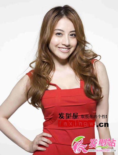 性感女星楊青倩最新時(shí)髦卷發(fā)圖片