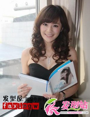 美麗俏佳人女主播王婧百變發(fā)型