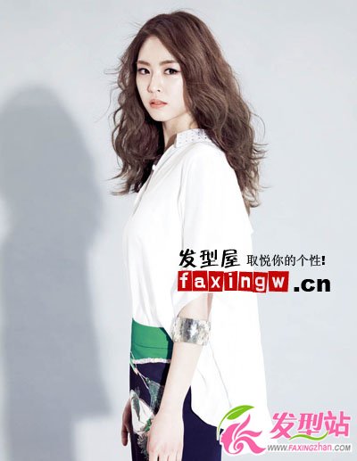 李妍熙時(shí)尚大片 干練魅力韓式蛋卷頭圖片