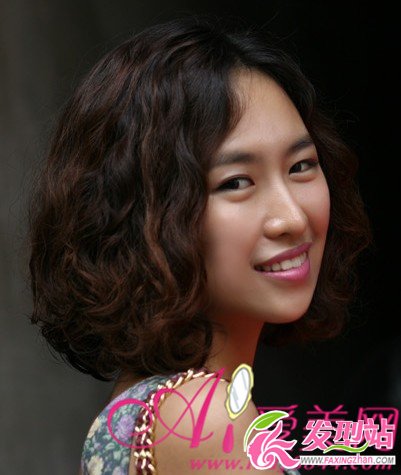 瞬間改頭換面 輕熟女精選最新短卷發(fā)