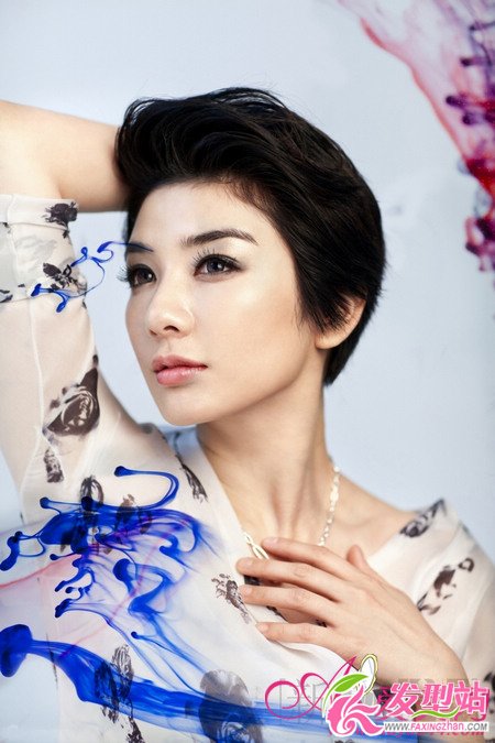 黃奕時(shí)尚蛻變 輕松駕馭熟女短發(fā)