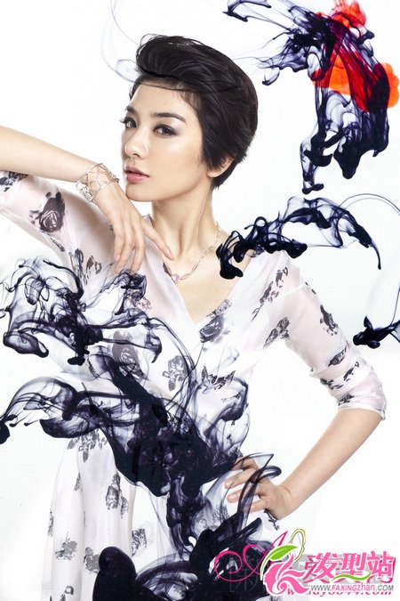 黃奕時(shí)尚蛻變 輕松駕馭熟女短發(fā)