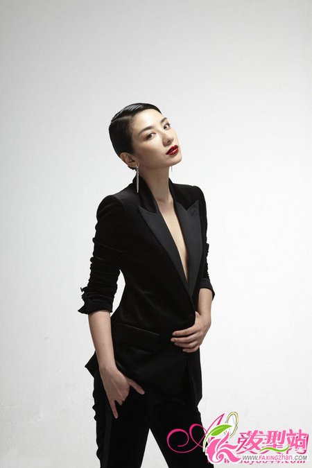 黃奕時(shí)尚蛻變 輕松駕馭熟女短發(fā)