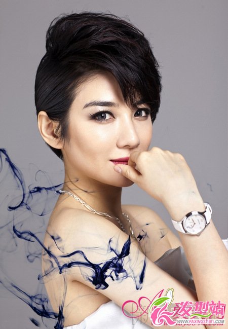 黃奕時(shí)尚蛻變 輕松駕馭熟女短發(fā)