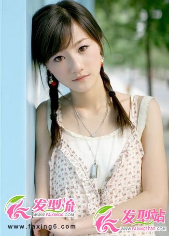 清純可愛(ài)的雙發(fā)辮時(shí)尚發(fā)型