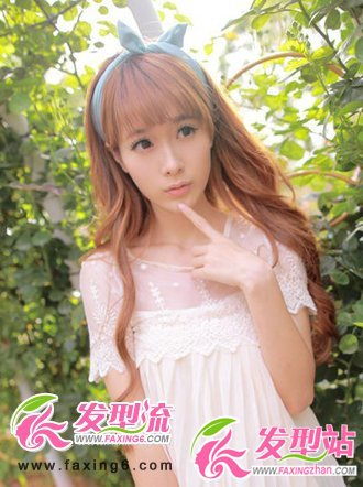 超長女生長發(fā)發(fā)型 簡約大方