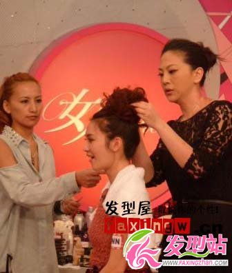 看小曼老師的美發(fā)秘寶 讓你一秒變達(dá)人
