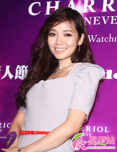 人見人愛的美女主播侯佩岑