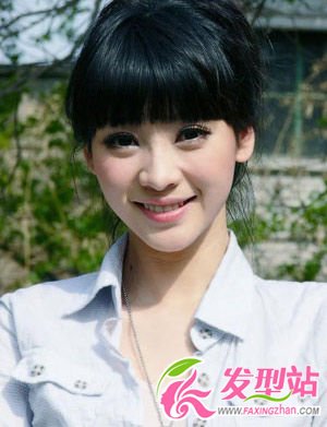 主打性感牌的柳巖