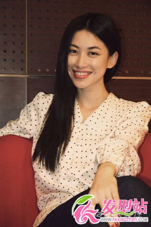 極具人氣的女主播朱珠