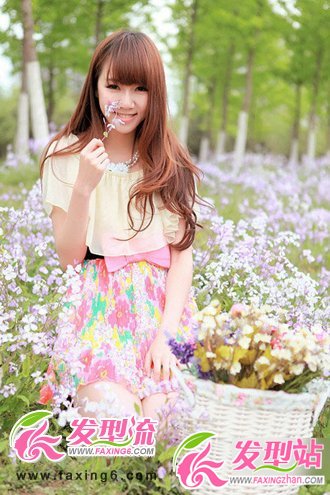淑女風(fēng)長(zhǎng)卷發(fā)發(fā)型