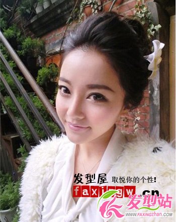 吳思凡借時(shí)尚發(fā)型化身性感女神