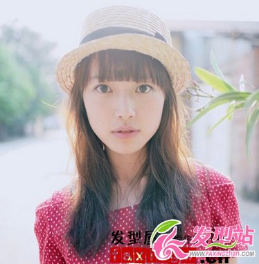 擺脫悶熱 夏季女生長發(fā)清涼大變身
