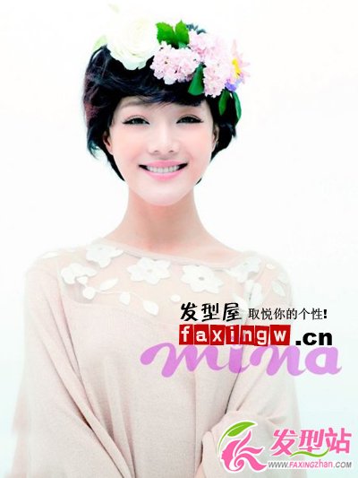 鄧家佳《米娜》寫真 多面風(fēng)格短卷發(fā)圖片