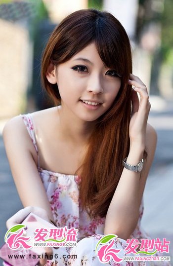 清純優(yōu)雅直發(fā)發(fā)型
