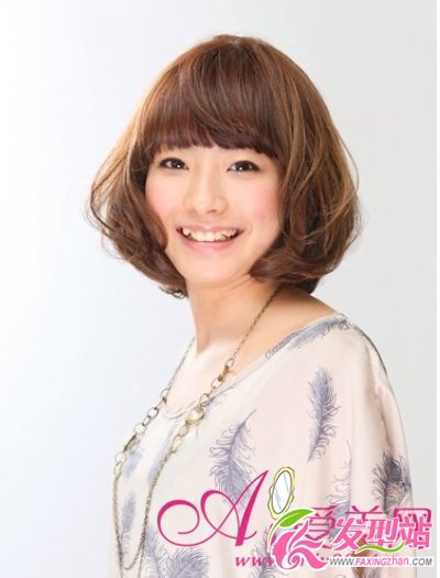 波波頭也能盤(pán)發(fā) 修顏甜美小技巧