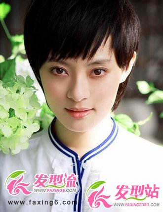 斜劉海女生短發(fā)發(fā)型