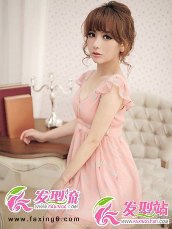 夏季女生盤發(fā)發(fā)型 最簡單的盤發(fā)