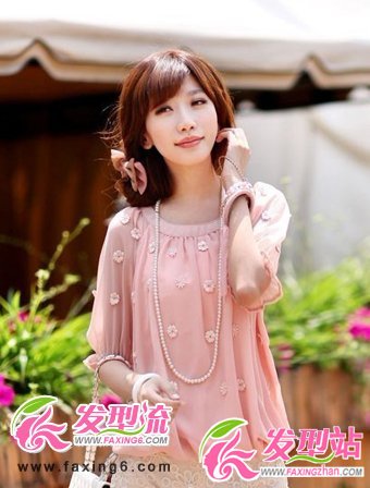 夏季女生盤(pán)發(fā)發(fā)型 最簡(jiǎn)單的盤(pán)發(fā)