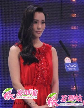 邢星牽手前中長(zhǎng)發(fā)發(fā)型