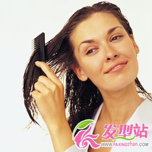 卷發(fā)光澤走捷徑 巧用橄欖油
