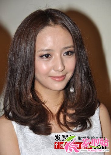 看女明星為你示范各種臉型適合梨花頭發(fā)型