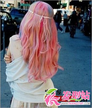 2012頭發(fā)染什么顏色好看 創(chuàng)意染色很耀眼