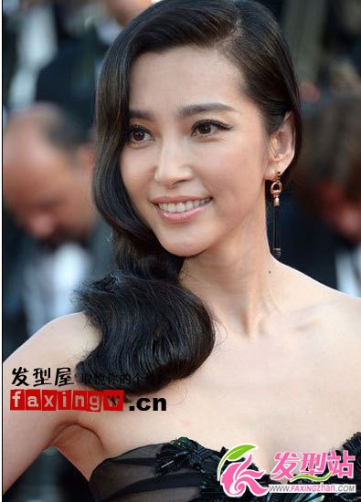 側(cè)肩發(fā) 女明星最新氣質(zhì)修顏側(cè)邊卷發(fā)