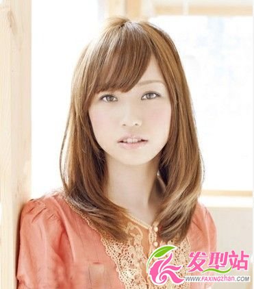七款專(zhuān)為方臉妹設(shè)計(jì)的小臉發(fā)型