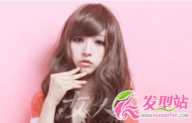 非主流女生蓬松卷發(fā)發(fā)型圖片